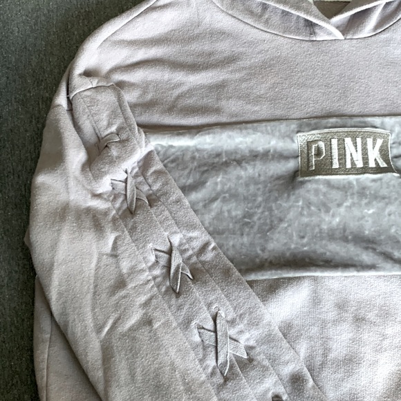 Victoria’s Secret Crop Sweatshirt Sz S Grey/ hint of Purple. Amazing Condition ! - Picture 3 of 7